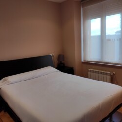 Habitación con cama doble